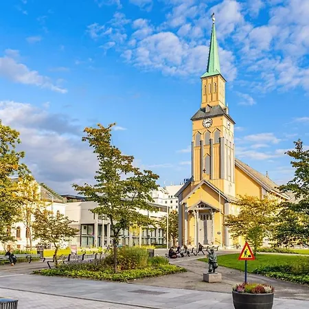 Location In The Center With Free Parking Apartment