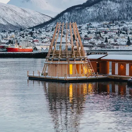 Location In The Center With Free Parking Apartment Tromso